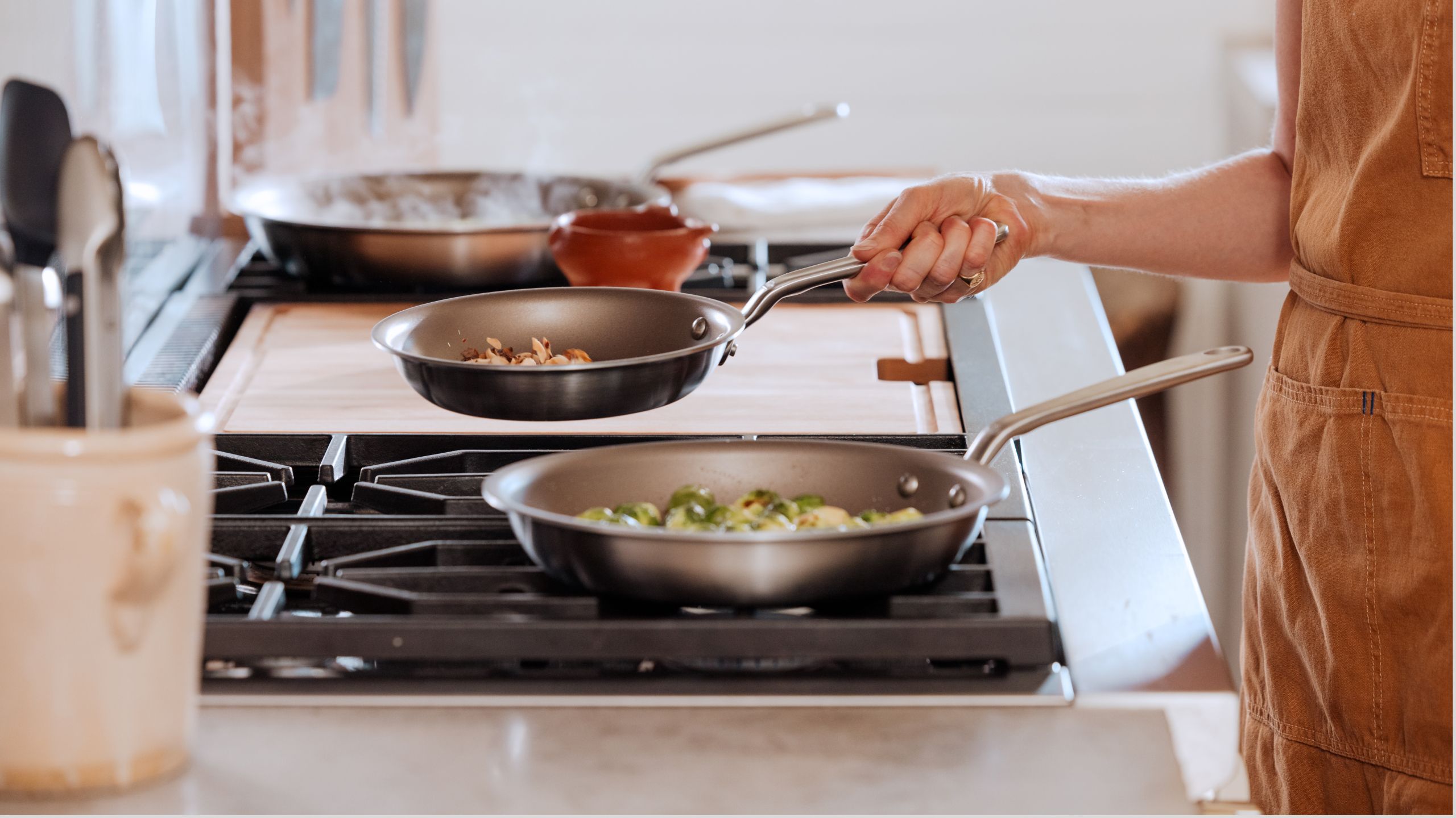 What Are The Pros And Cons Of Using Ceramic Cookware?