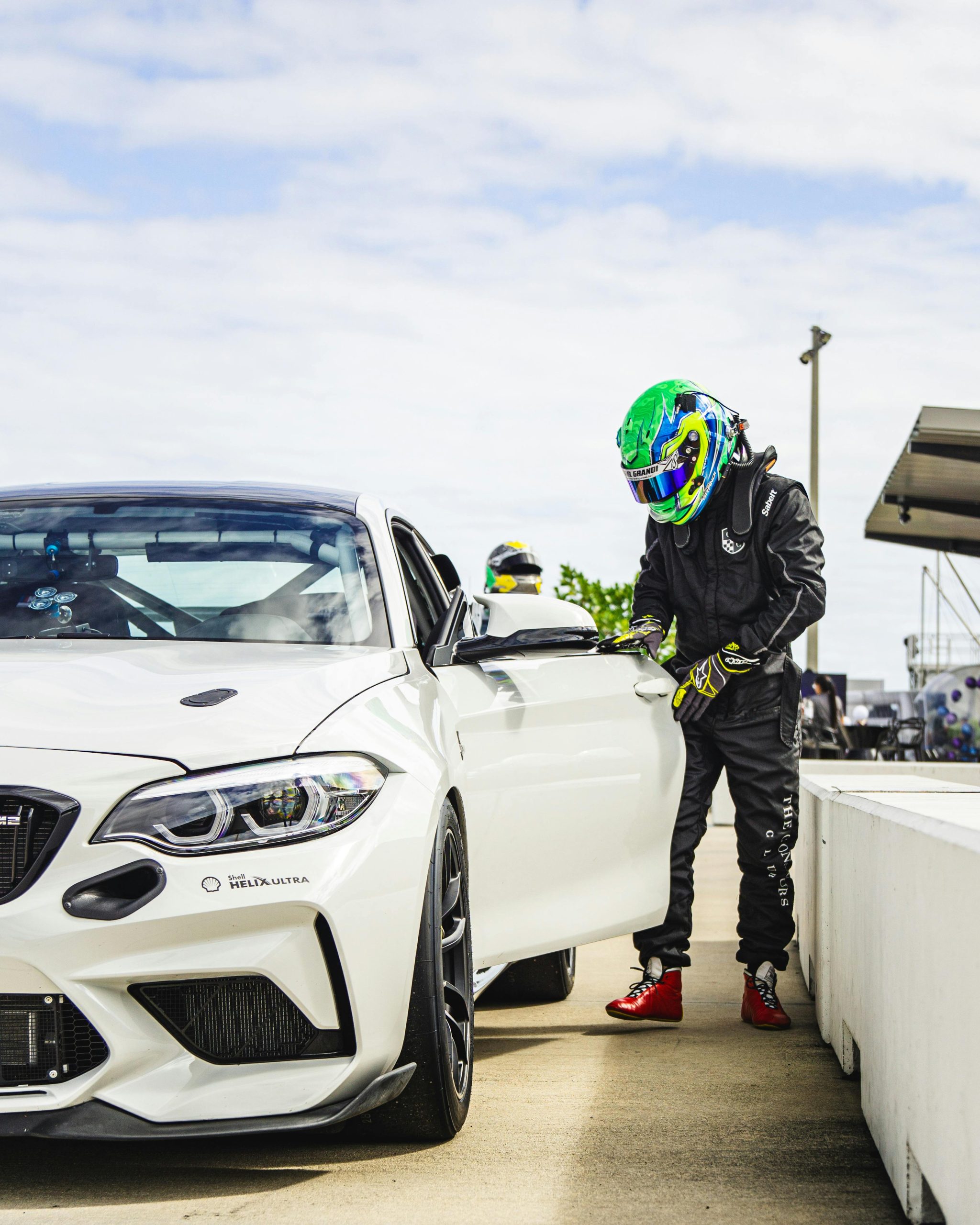 What are the safety considerations when using cookware