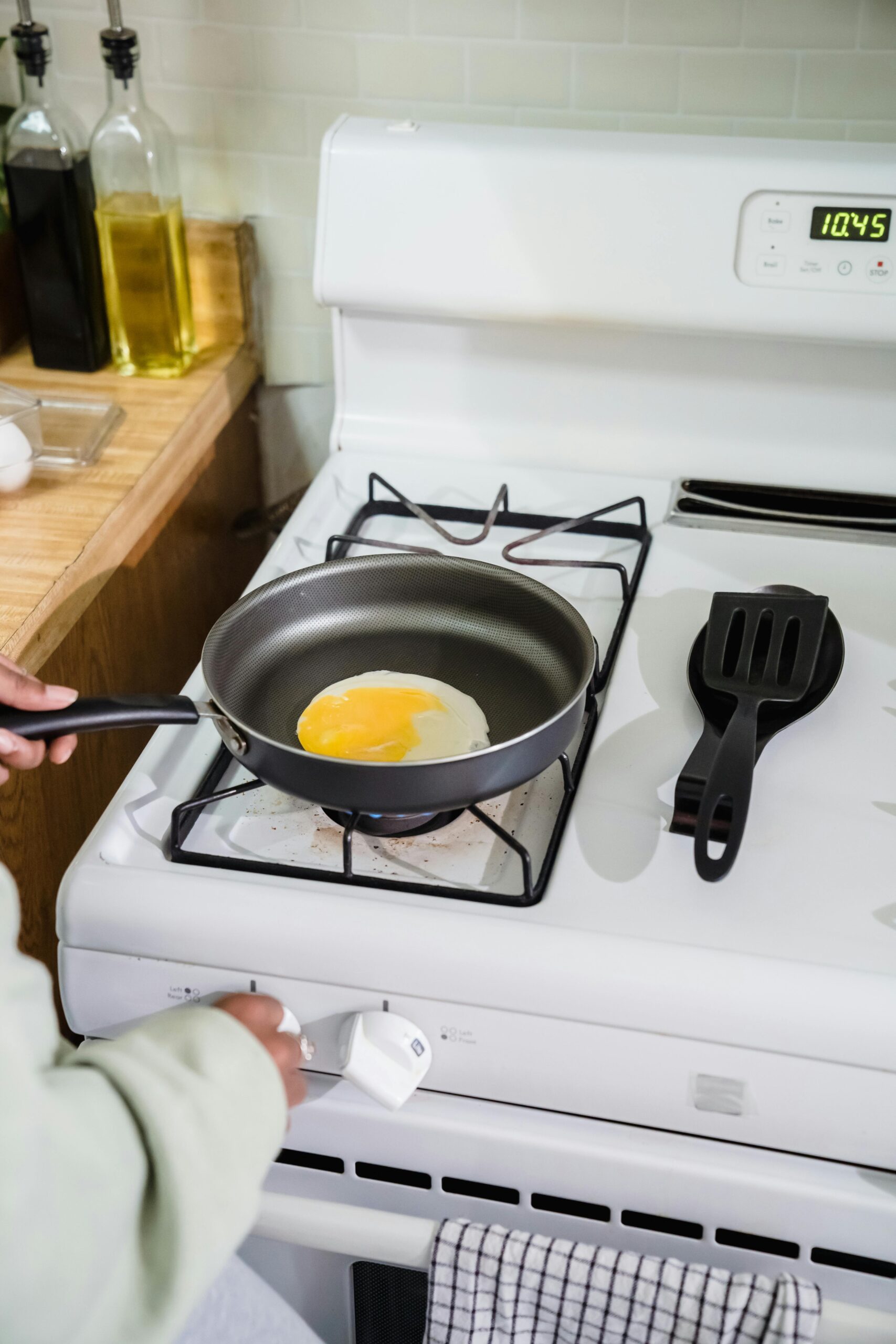 GreenLife Soft Grip Piece Cookware Set, Non-Toxic PFAS-Free Ceramic Nonstick, Pots, Frying, Sauce, Saute, Glass Lids, Stay-Cool Handles, Wobble Free Bases, Dishwasher  Oven Safe, Turquoise