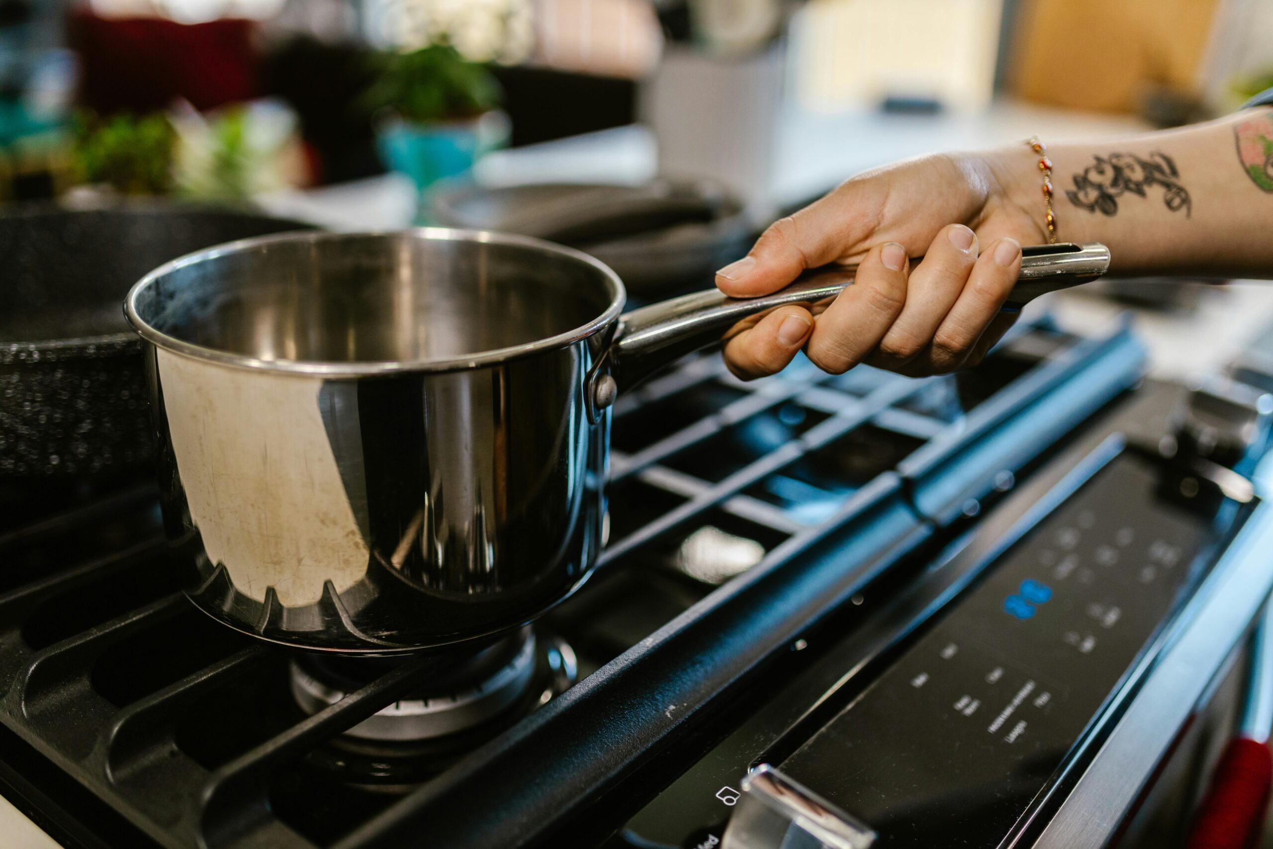 Cuisinart 4-Quart Skillet, Stainless Steel Cookware Multiclad Pro Triple Ply Saucepan w/Cover, MCP194-20N